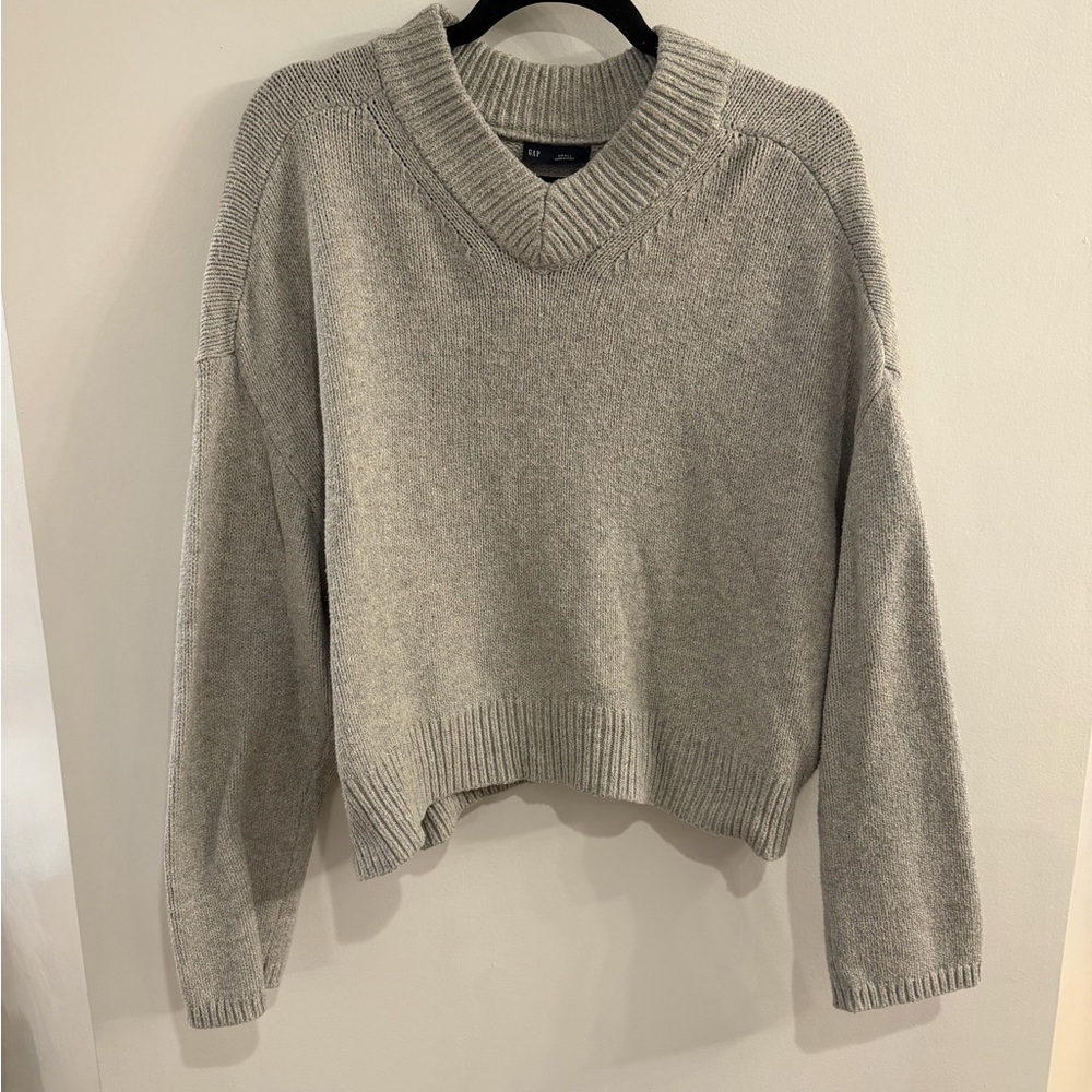 GAP Heather Gray V-Neck Women's Sweater